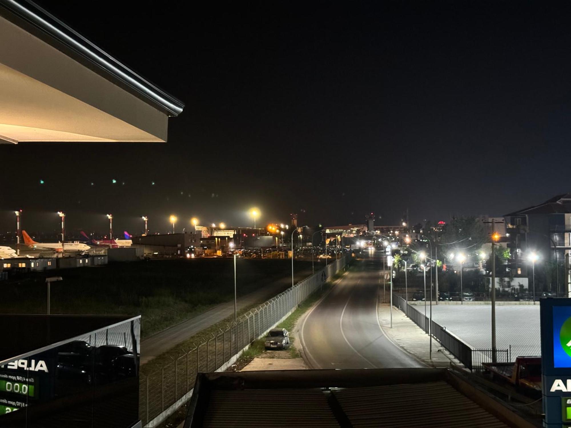 Side Airport Hotel Kruje Bagian luar foto