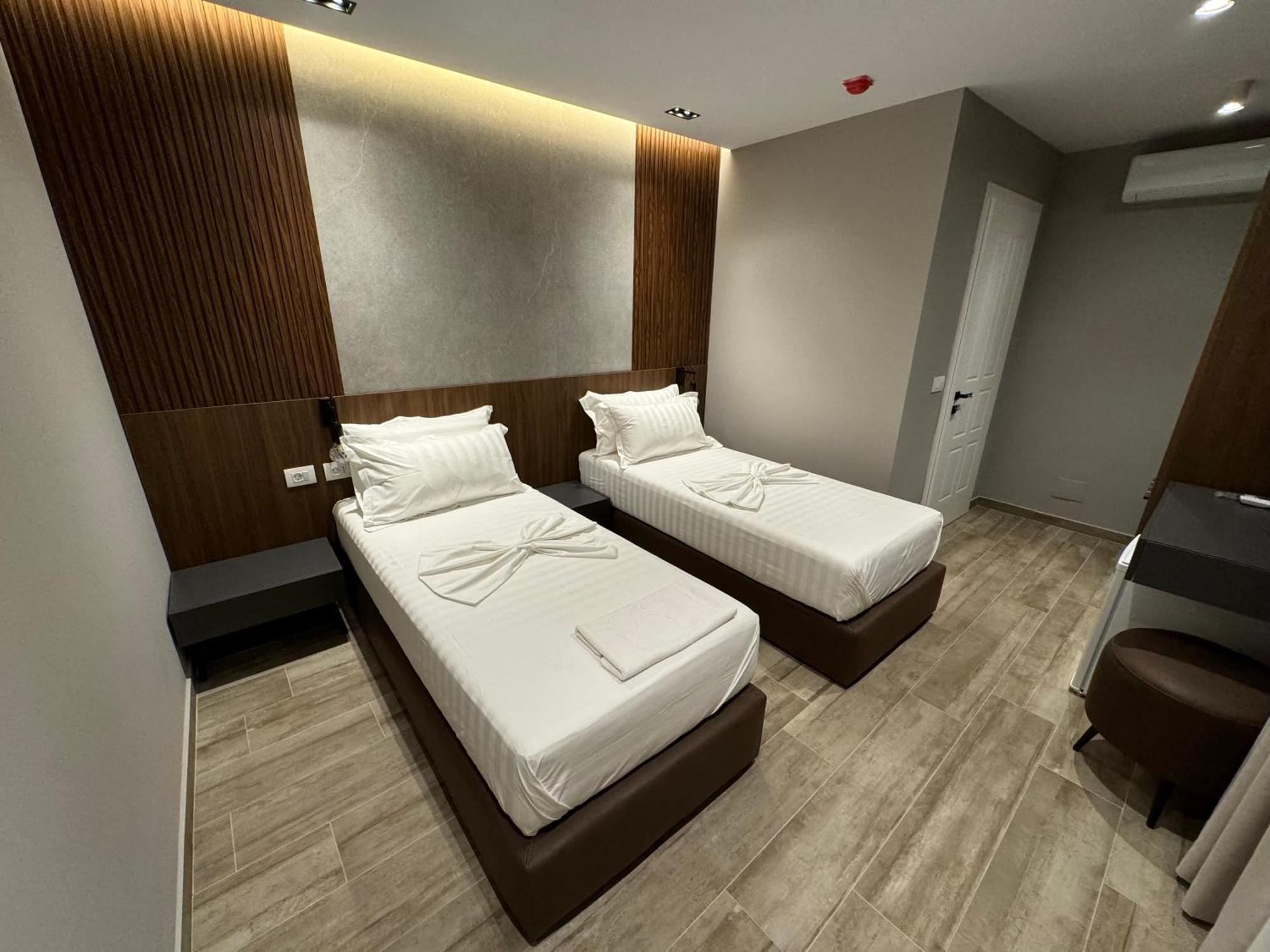 Side Airport Hotel Kruje Bagian luar foto