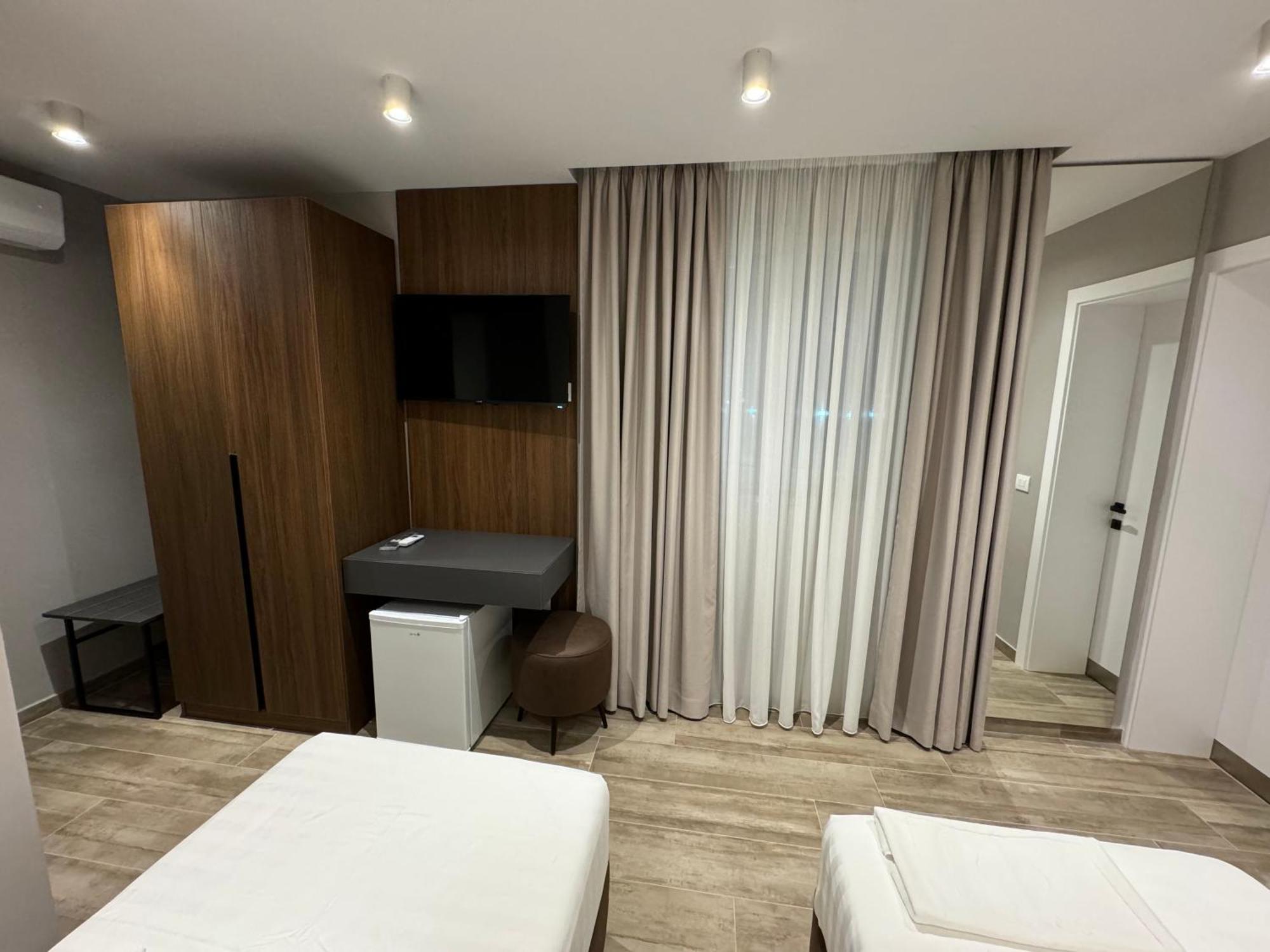 Side Airport Hotel Kruje Bagian luar foto